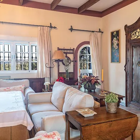 4 Bedroom Beautiful In Holiday home *